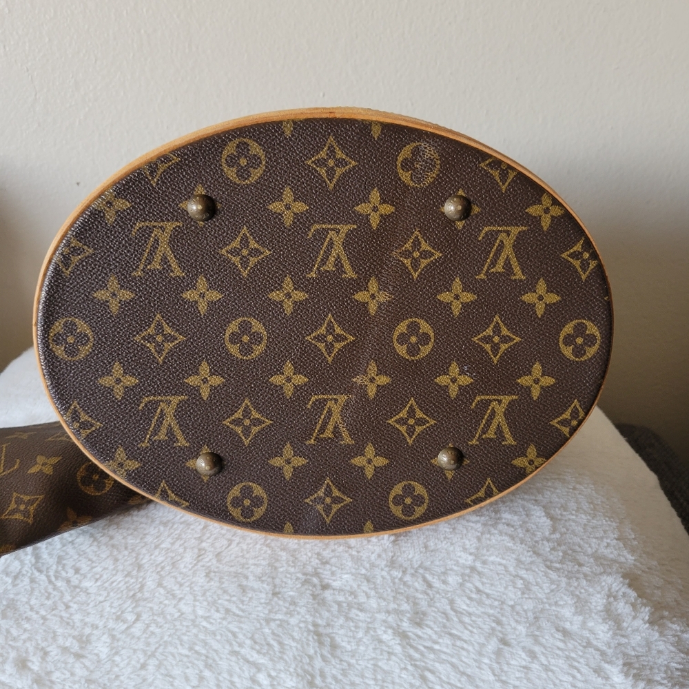 Louis Vuitton Monogram Bucket GM Shoulder Tote Bag - Picture 13 of 15